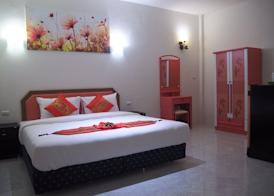 At night Airport Resort 4