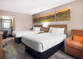 Days Inn & Suites by Wyndham Kokomo 4