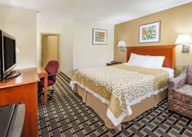 Days Inn by Wyndham Kent - Akron 5