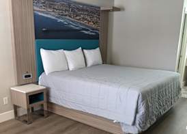 Super 8 by Wyndham Oceanside Downtown 5