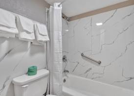 Bristol Parkway inn 5
