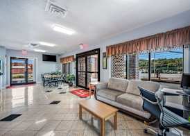 Econo Lodge Inn & Suites Huntsville University Area 5