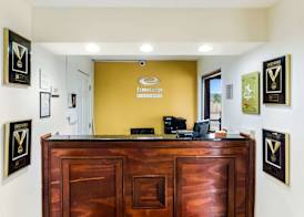 Econo Lodge Glade Springs I-81 4