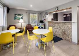 Super 8 by Wyndham Kent/Akron Area 3