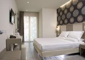 L'Hotel 5