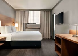Days Inn by Wyndham Vancouver Downtown 5
