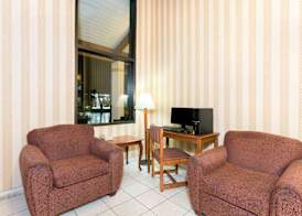 Super 8 by Wyndham Riviera Beach West Palm Beach 3
