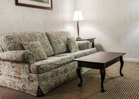 Econo Lodge & Suites Grand Rapids Airport 4