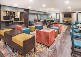 La Quinta Inn & Suites by Wyndham O'Fallon, IL - St. Louis 3