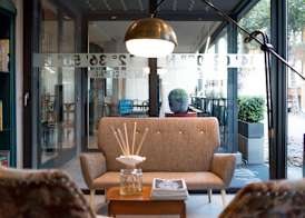 Up Hotel 5