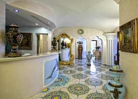 Strand Hotel Delfini 2