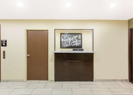 Super 8 by Wyndham National City Chula Vista 2