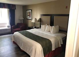 Quality Inn & Suites Woodstock near Lake Geneva 5