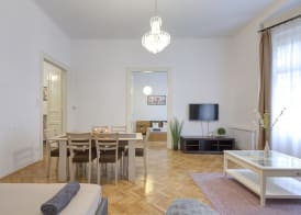 Real Apartments Lovag 5