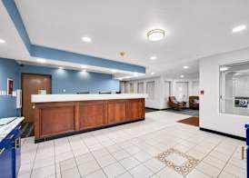 LakeWood Inn & Suites 2