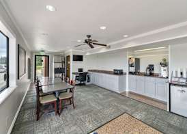 Super 8 by Wyndham Mount Vernon 4