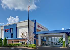 Hampton Inn Greenwood 3