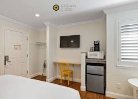 Gateway Lodge 3