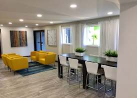 Days Inn & Suites by Wyndham Cincinnati North 3