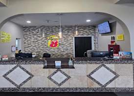 Super 8 by Wyndham Kansas City 4