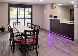 Super 8 by Wyndham Burnham/Lewistown 3