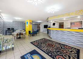Days Inn & Suites by Wyndham Fort Bragg/Cross Creek Mall 4