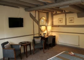 The Legacy Rose & Crown Hotel 5