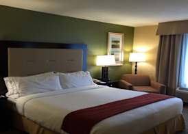 Holiday Inn Express WOODLAND by IHG 5