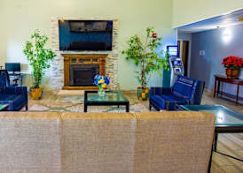 Quality Inn & Suites Woodstock near Lake Geneva 4