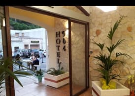 Hotel '904 2