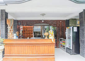 RedDoorz at Mahendra Beach Inn Kuta 3