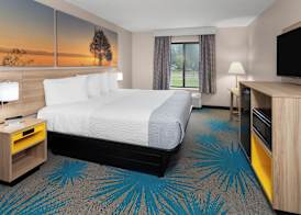 Days Inn by Wyndham Eagle River 4