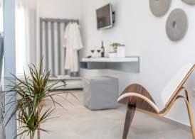 Crystal Mare Suites 3