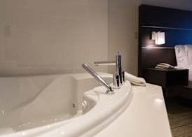 Holiday Inn Express & Suites BRAMPTON by IHG 3