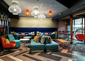 Tru By Hilton Staunton 5