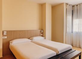 Barcelona Apartment Villarroel 4