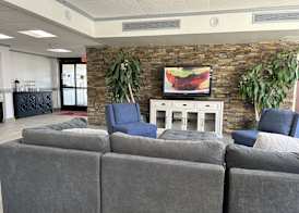 Clarion Inn & Suites Grand Rapids Airport 3