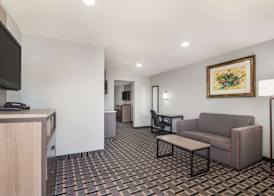 Knights Inn and Suites Salem 5
