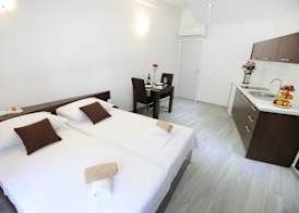 Deluxe MKC Apartments 2