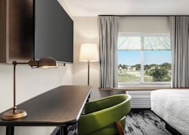 Fairfield Inn & Suites by Marriott Milwaukee West 5