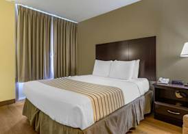 Econo Lodge Inn & Suites Triadelphia - Wheeling 5