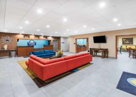Days Inn & Suites by Wyndham San Antonio near Frost Bank Center 2