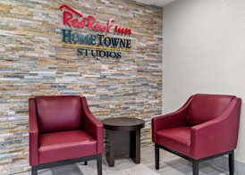 HomeTowne Studios by Red Roof Flint 4
