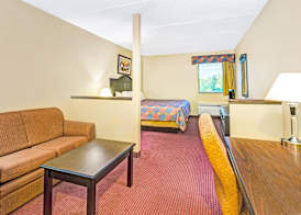 Days Inn & Suites by Wyndham Jeffersonville IN 4