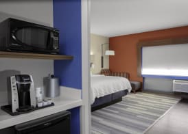 Holiday Inn Express & Suites WILMINGTON WEST - MEDICAL PARK by IHG 2