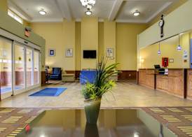 Holiday Inn Express & Suites KANSAS CITY SPORT COMPLEX AREA by IHG 2