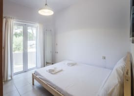 Nikis Dream Comfy Apartments 3