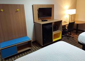 Days Inn & Suites by Wyndham Huntsville 2
