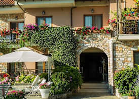 Nikoleta Hotel and Villas 3