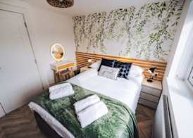 Luxurious 3 Bed Home, Free Parking 5